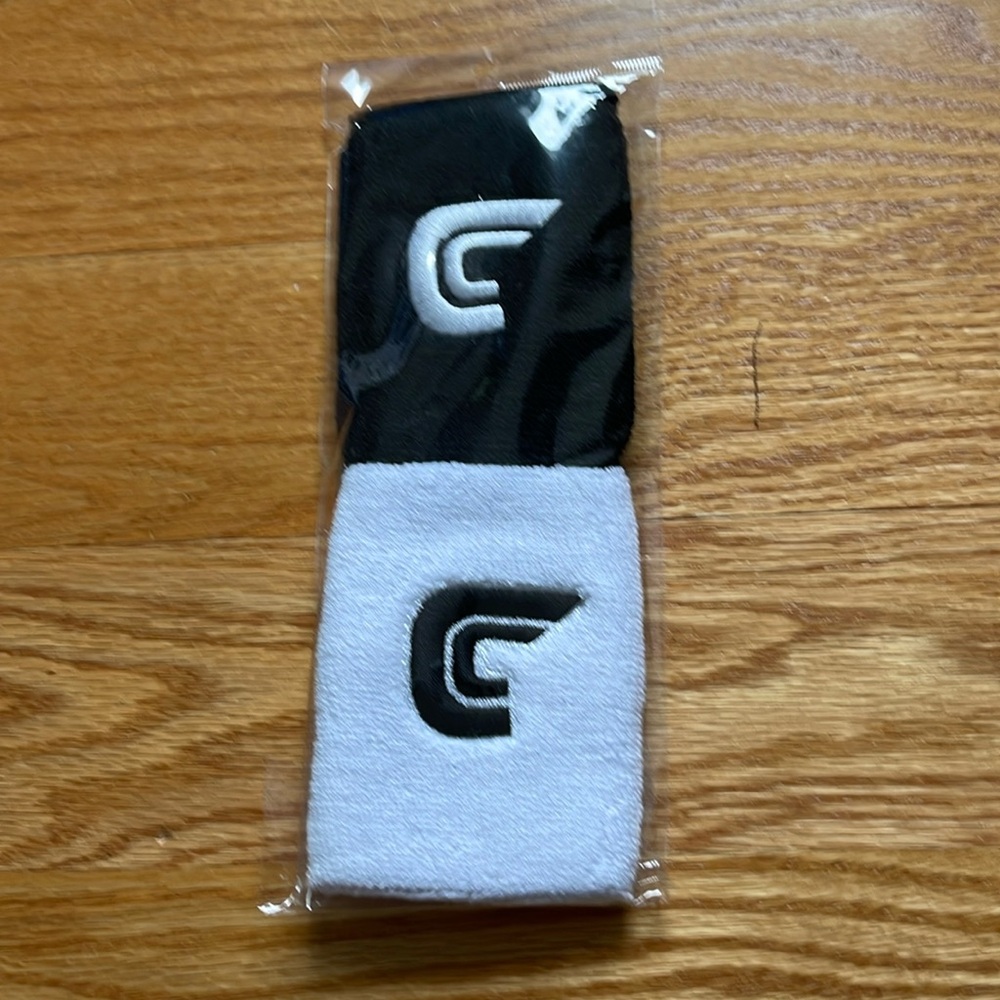 🌸3/$15 NWT Cutters Sports Sweat Wrist Bands